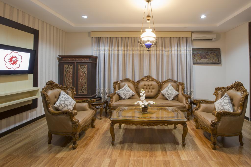 فندق Grand Puri Saron يوغياكارتا المظهر الخارجي الصورة